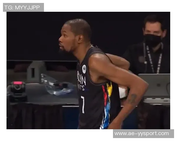 克莱空切未能命中半空篮引发争议疑似遭对手推搡不满摊手抗议